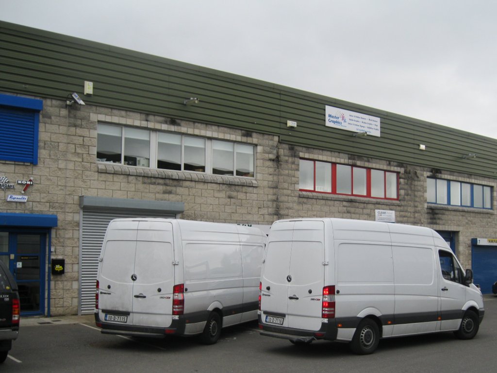 E&M service vehicles